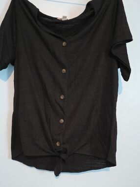 Weatherproof Black Button-Front Tie-Hem Short Sleeve Top